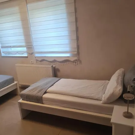 Sehr Grosse 5 Mit Garten Und Terasse Apartmán *