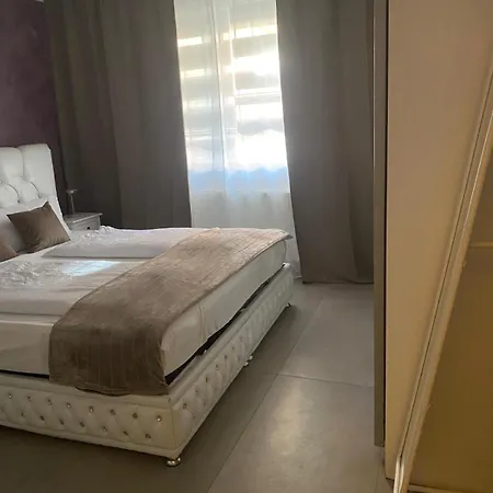 Sehr Grosse 5 Mit Garten Und Terasse Διαμέρισμα