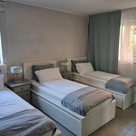 Sehr Grosse 5 Mit Garten Und Terasse Apartmán *