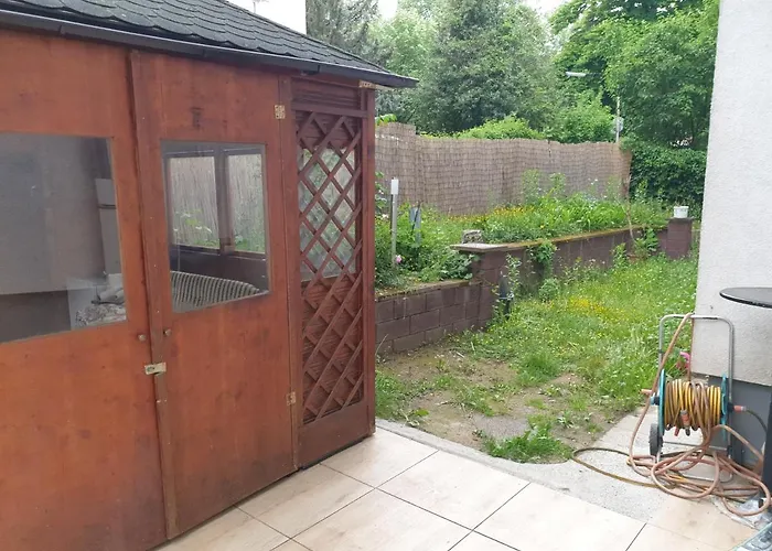 Sehr Grosse 5 Mit Garten Und Terasse 비스바덴